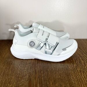 NWT New Balance DynaSoft Reveal
V4 BOA Sneaker Big Boys Size 5 White/Silver